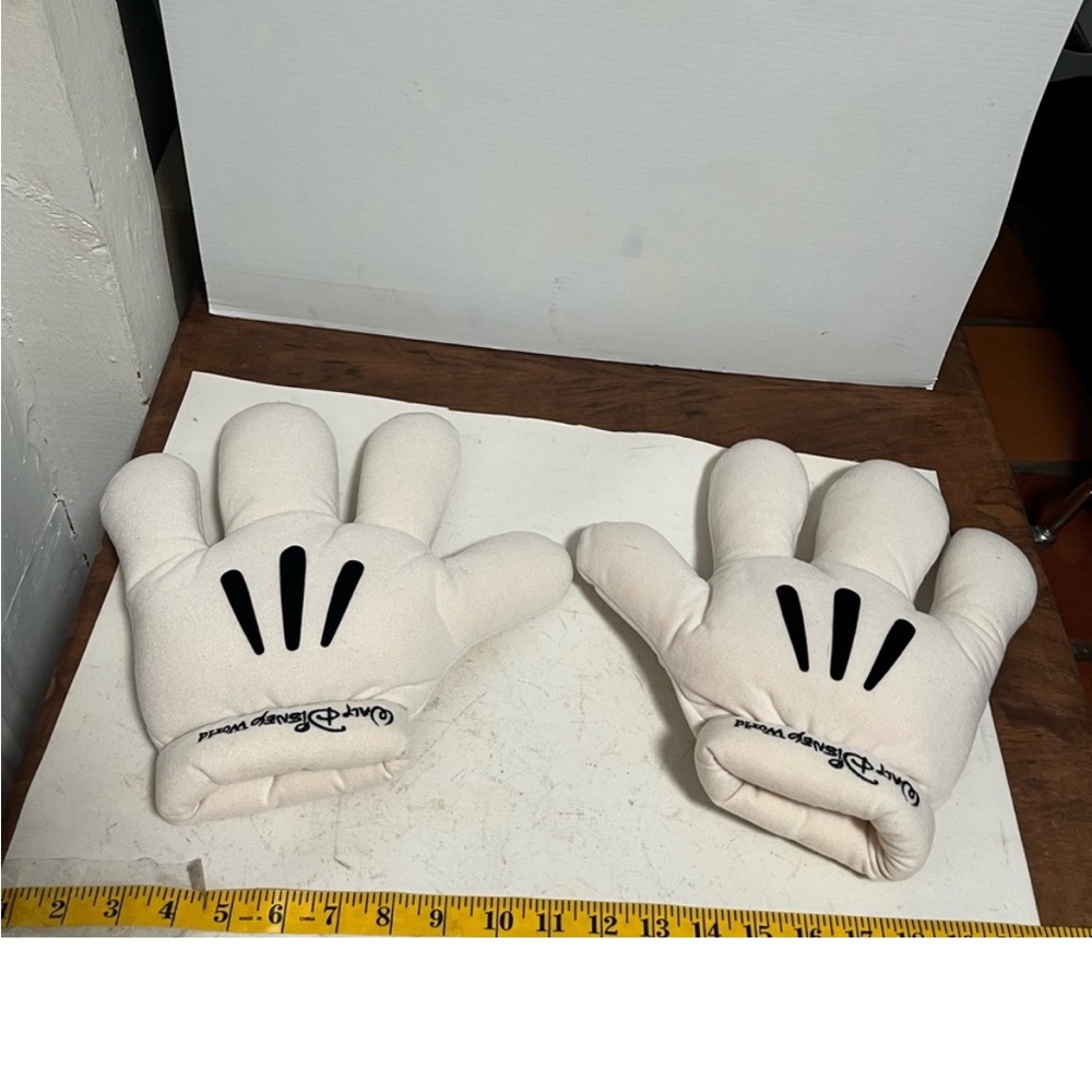 Disney White Mickey Mouse Gloves Costume Accessory - Picture 2 of 4
